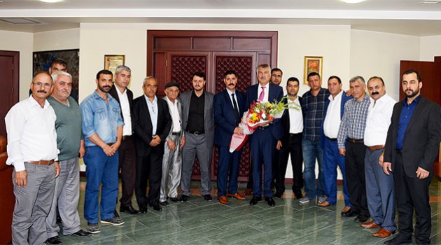 Karalar: “Hizmet masa başında yapılmaz”