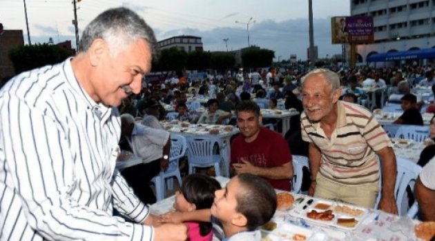 Karalar, Ramazan’ın ilk iftarını vatandaşlarla açtı
