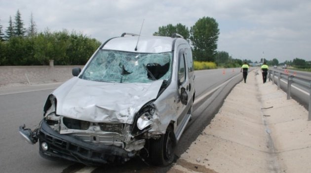 Karayolları işçilerine kamyonet çarptı: 2 ölü, 2 yaralı