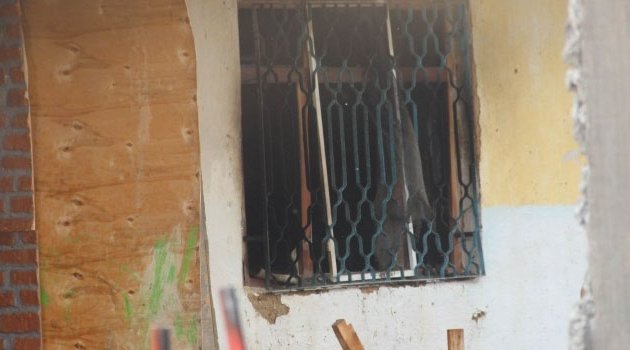 Kardeşine sinirlenen şahıs evi ateşe verdi