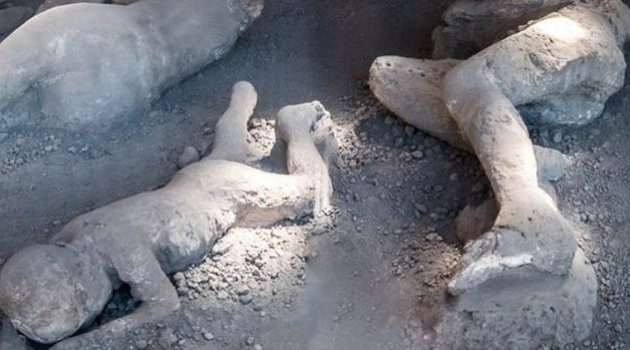 Kardeşlerini mumyaladı birlikte yaşadı