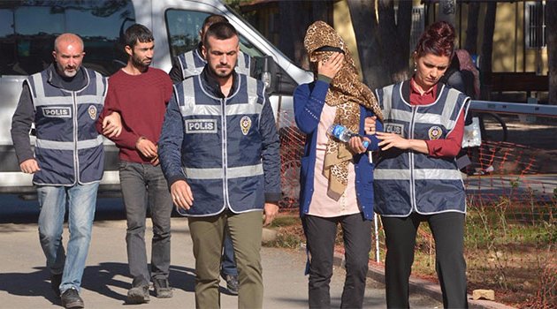 Karı koca eroin parası için çocukların küpesini gasp etti
