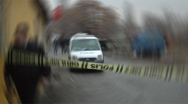 Karısı ve oğlu tarafından öldürüldü