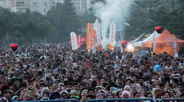 Karnaval Gongunu Kent Protokolü Çaldı