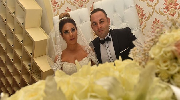 KARNAVALDA TANIŞTILAR, EVLENDİLER
