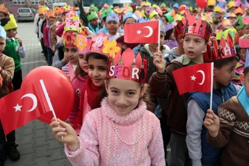 Karne Alan Suriyeli Öğrencinin Okuduğu Yazı Duygulandırdı