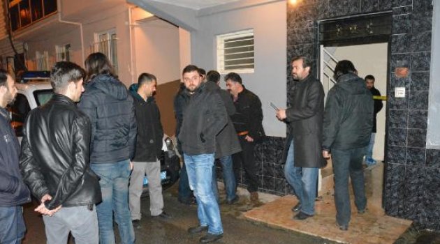 Karnına bıçak saplayarak intihar etti