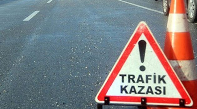 Karşı şeride geçen otomobil tıra çarptı! 2 ölü