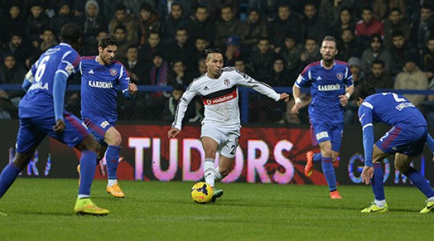 Kartal pençesi koltuğun üzerinde!