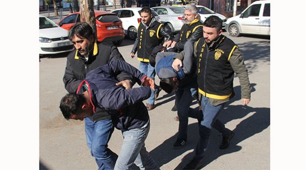 Kasaptan 800 kilo sucuk, 350 kilo et çalan 3 kişi tutuklandı