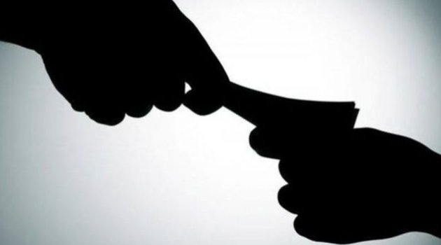 Kasiyer  müşterileri  dolandırdı !