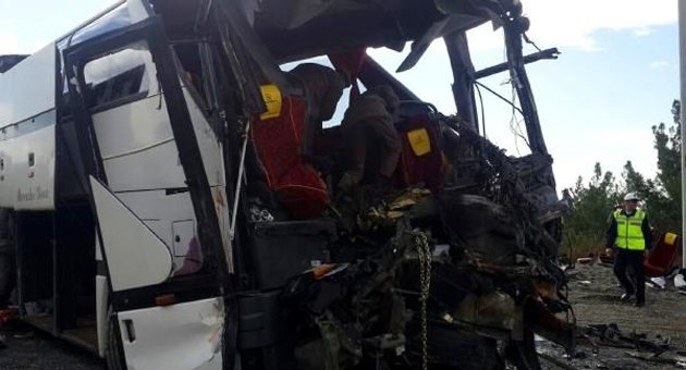 Katliam gibi kaza: 4 ölü 47 yaralı