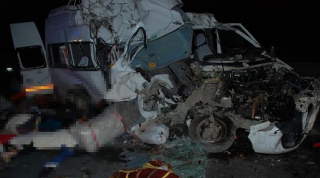 Katliam gibi kaza: 7 ölü, 10 yaralı