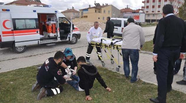 Kavga ettiği arkadaşı tarafından parkta bıçaklandı