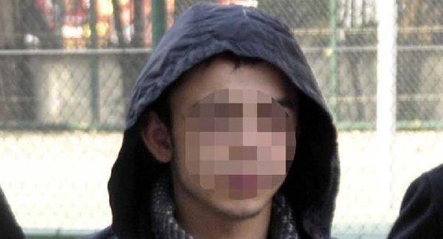 Kavgayı ayırmak isteyeni bacağından bıçakladı