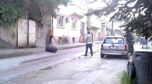 Kayınpederini öldürdü ev sahibini rehin aldı