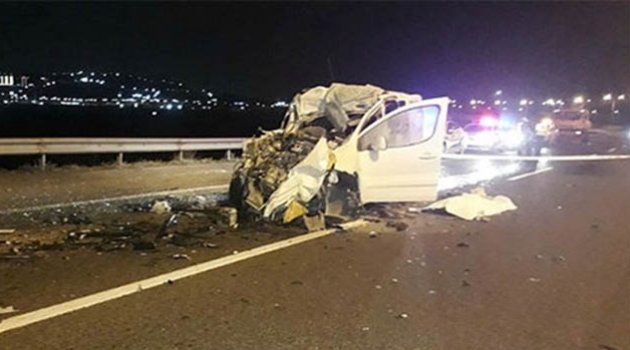 Kaza yapan otomobilde yanarak can verdi