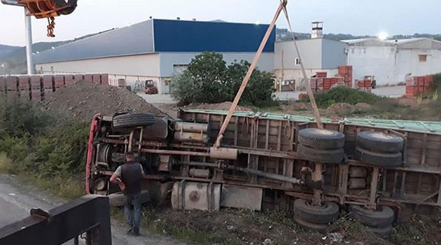 Kaza yapınca kamyonunu olay yerinde bırakıp kaçtı