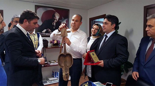 Kazakistan bağımsızlığını Adana ezgileriyle kutladı