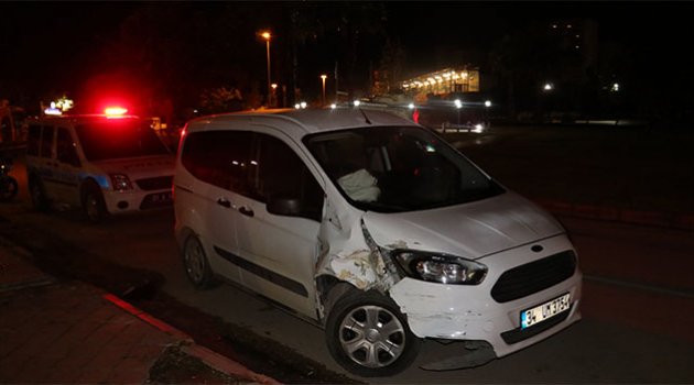 Kazalı ve kurşunlanmış araç polisi alarma geçirdi