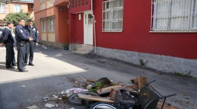 Kendini eve kilitleyen kişiyi polis ikna etti
