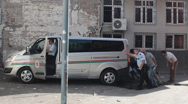 Keşfe giden hakimin aracına ses bombalı saldırı