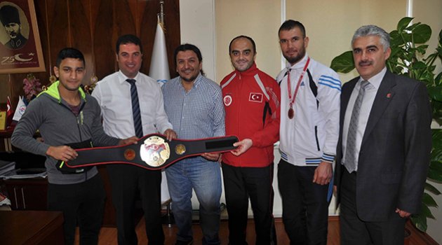 Kıck Boks Türkiye Şampiyonası’nda Adanalı 2 sporcu kürsüye çıktı