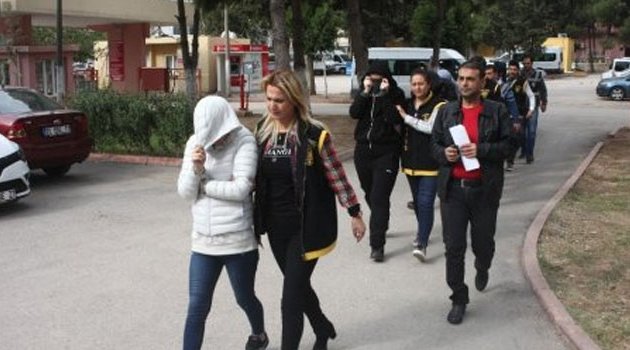 Kilolu Diye İş Bulamayınca Eskort Makalesi Yazmaya Başlamış