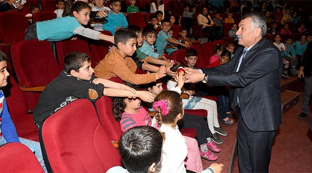 ‘Kırda Bir Yaz Sabahı’ minik izleyicilere perde dedi