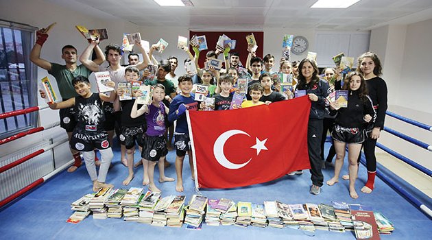Kitaplar Songül Yarbay’ın okuluna