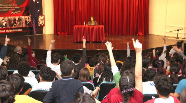 Kitaplarını okudukları yazarla söyleştiler
