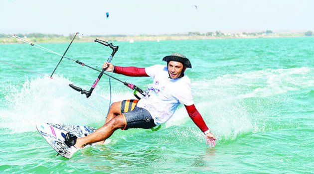 Kiteboard ustaları Adana’da buluşuyor