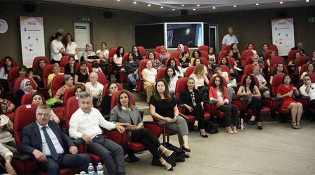 Kız kardeşler sertifikalarını aldı