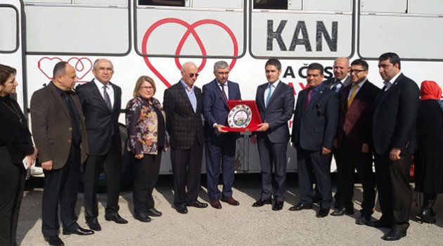 Kızılay’a kan bağışında kurumlar yarışıyor
