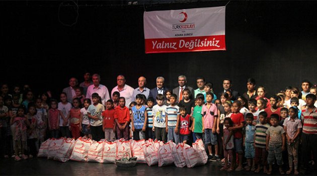 Kızılay’dan 800 yetime bayramlık