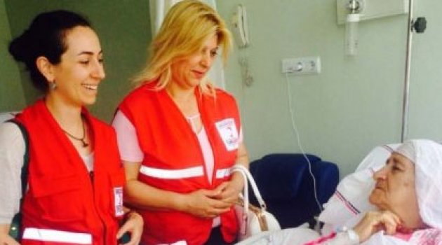 Kızılay yaşlıları ziyaret etti moral verdi