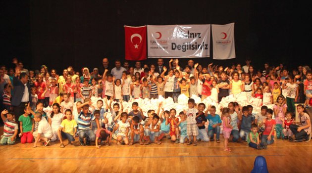 Kızılay yetimlerin yüzünü güldürüyor