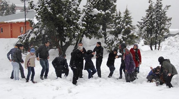 Kızıldağ Yaylası'nda kar keyfi