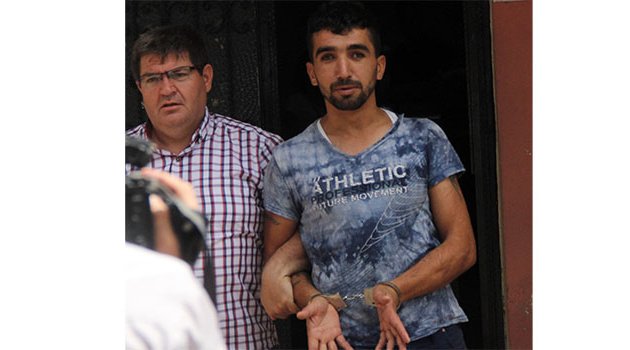 Kızını çöp kamyonuna atan baba dolandırıcılıktan cezaevine girdi