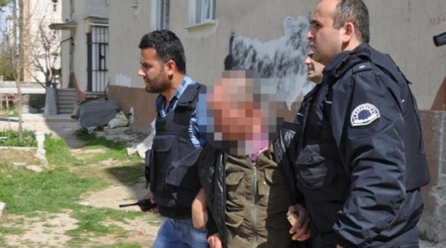 Kızını erkek arkadaşıyla eve kilitledi sonra da...