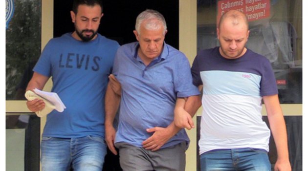 Kızının önünde eşini öldürdü