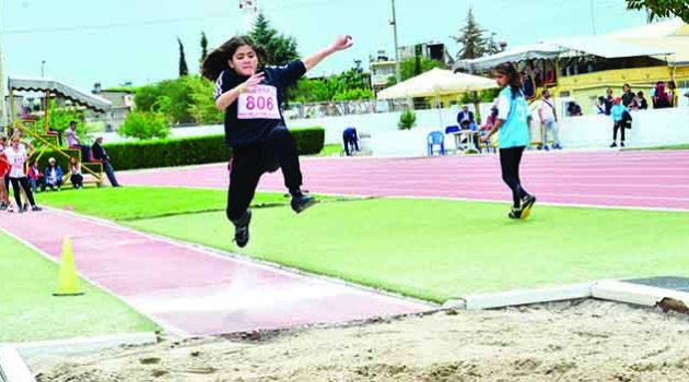 Kızlarda Adana Dervişler Ortaokulu,  erkeklerde Kayseri Ambar Ortaokulu birinci