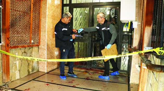 Kocasını boğazını keserek öldürdü