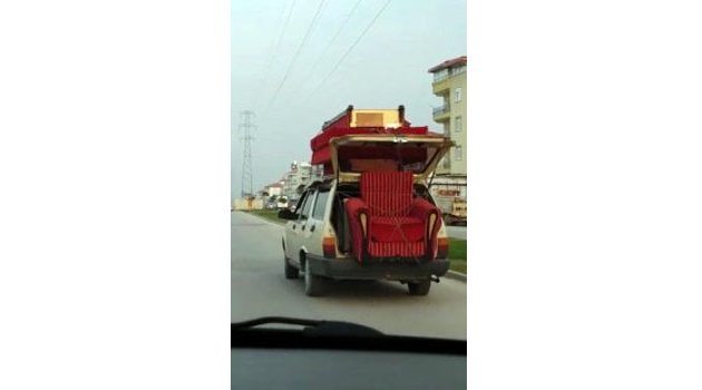 Koltuk Takımını Otomobille Taşıdı