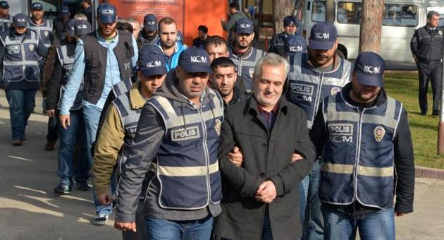 Konsomatrislerin sarhoş ettiği müşterilere zorla senet imzalatmışlar