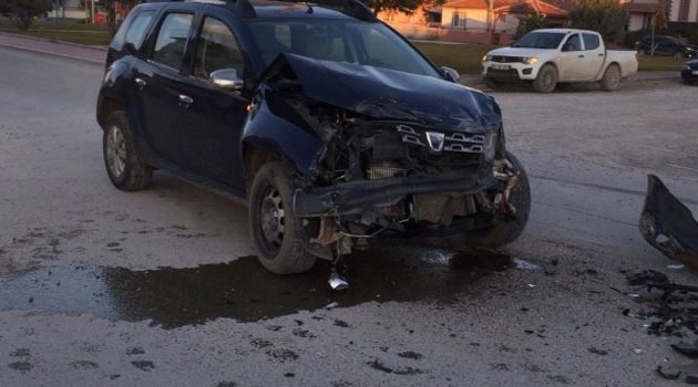Kontrolsüz kavşakta feci kaza!