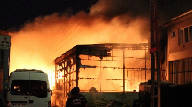 Konya'da 3 iş yeri ve bir kamyon küle döndü