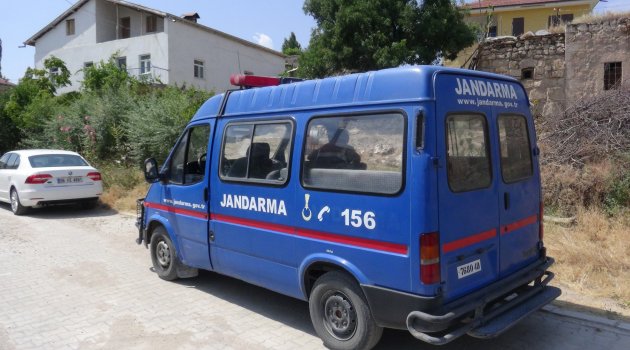 Köpeği ve gelini bayıltan peçeli kadın evi soydu