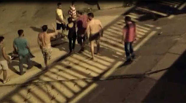 Köprüden göle düşen kadını vatandaşlar kurtardı