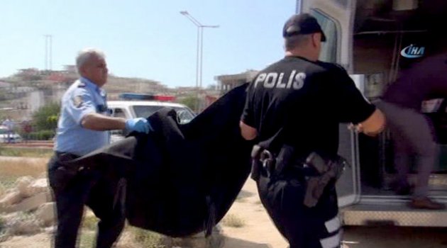Korkunç olay! Annesinin başını keserek vücudundan ayırdı